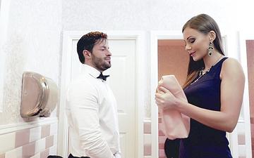 Scaricamento Tina kay bangs the bathroom attendant while on a date