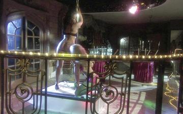Télécharger Strippers katie morgan and ann marie rios eat each other out on stage