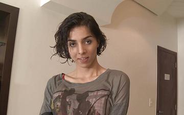 Herunterladen Emanuelle adams spread open so you can see her ass get fucked and creampied