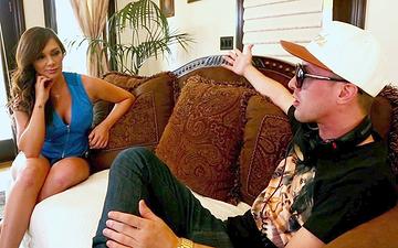 Downloaden Destiny dixon wipes his cum up and licks it off her fingers like a slut