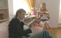Jetzt beobachten - Bella gets off on anal sex when she's on top grinding it