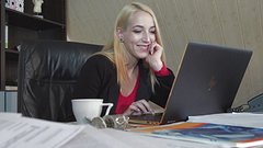 Guarda ora - Liz rainbow gets fucked like a slut on her desk by and old man