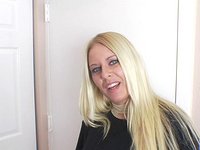 Kijk nu - Een blonde riley evans heeft hardcore seks onder de douche en krijgt het echt goed