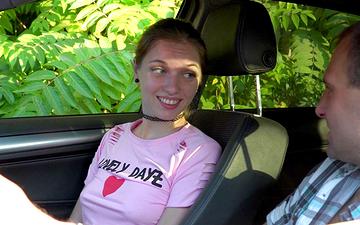Scaricamento Vika lita fucks her hike leader on a trail head while her tiny tits bounce