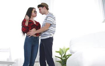 Scaricamento Regina sparks slams her pussy down on her boyfriends dick as she rides it