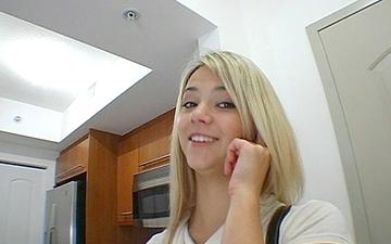Descargar Ashlynn brooke is a sexy amateur blonde keen to break into porn