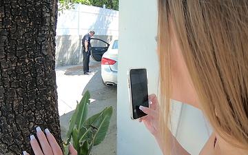 Télécharger Kenzie madison witnesses a cop altercation and makes the cop fuck her 