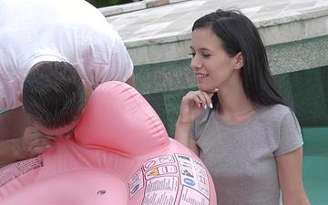 Scaricamento Nikki fox has her tight pussy stretched by her pool mans huge dick