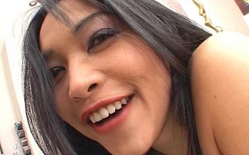 Scaricamento Mika tan ha bisogno che il suo culo venga riempito da un grosso cazzo nero per poter sborrare