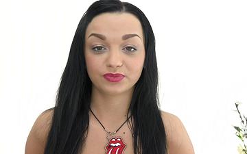 Download A deep double penetration has this rocker chick cumming hard