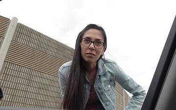 Downloaden Minnie m is a smart college coed that gives it up gonzo style 