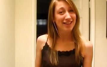 Downloaden 18-jarige slet lily french krijgt sperma op haar gezicht
