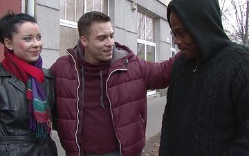 Scaricamento Shayna knight hosts a kinky interracial cuckold threesome
