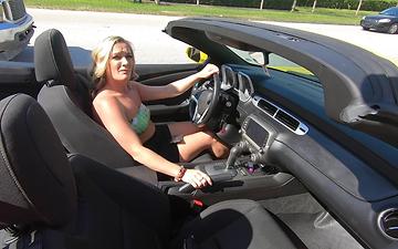 Scaricamento Tucker stevens gets her luxury pussy smashed on a sports car