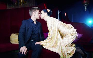 Télécharger Jasmine jae joue le rôle d'une geisha qui a envie de baiser à fond.