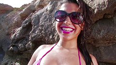 Jetzt beobachten - Carla cruz lässt ihre muschi nach einem tag am strand an seinem schwanz auf und ab hüpfen