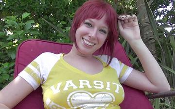Descargar Zoey nixon cede a su zorra interior y se folla una polla enorme