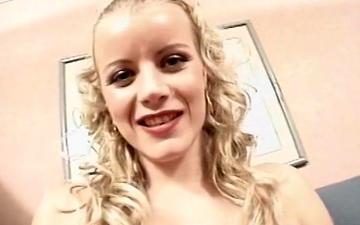 Télécharger Lea de mae is a cute blonde teen taking the hard cock and a facial