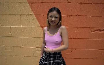 Scaricamento Lulu chu is an extra small babe with a tight pussy