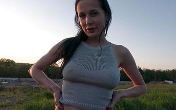 Herunterladen Die straßenhure nicole love steht auf den großen schwanz dieses hengstes