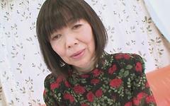 Mit achtzig Jahren fickt die asiatische Oma Mitsuyo Morita immer noch wie eine Schlampe! - movie 5 - 2