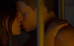 Ena Sweet scopa il suo amante in una gabbia e usa la cera calda sul suo corpo - movie 4 - 2