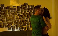 Luna Ruiz se folla a su novio de la vida real en el sofá de su salón - movie 5 - 2