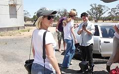 Blicke hinter die Kulissen und auf das Set von Naked In The Outback - movie 2 - 3
