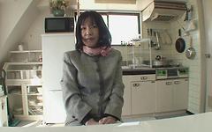 Kiyoe Majima es una severa abuela asiática pero este semental se la folla hasta correrse - movie 2 - 2