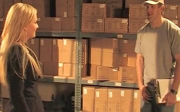 Scaricamento Cassie courtland gets laid in the warehouse