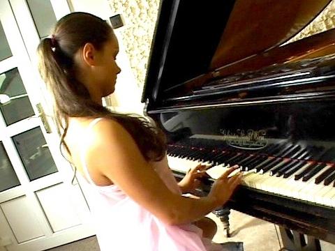 Anal Whore Gets Her Ass Spread Open