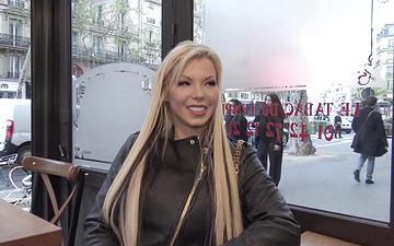 Descargar ¡barbie sins juega con su clítoris para poder correrse con su polla en el culo!