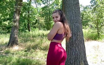 Télécharger La salope brune lauren walker met sa bite dans sa bouche après un rapport anal.