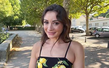 Herunterladen Valentina bianco spielt mit ihrer klitoris, während ihr hengst ihren arsch fickt