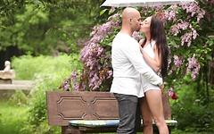 El Storm baise son homme dans un arboretum sous la pluie ! - movie 1 - 2