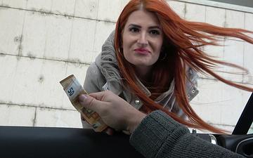 Scaricamento Gia è una sexy troia da strada con la testa rossa che scopa meglio in città.