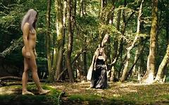 Lady Dee atiende con su boca a la poderosa bruja del bosque Isabela - movie 4 - 2