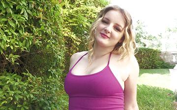 Herunterladen Eliza eves wird feucht, als sie spürt, wie groß der schwanz ihres massagetherapeuten ist!