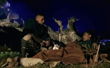 Télécharger Luna corazon se fait baiser près d'un feu de camp avec sa grosse bite.