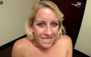 Descargar Blonde chokes on a fat cock in deepthroat blowjob pov video
