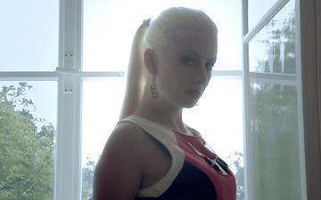 Scaricamento Jessie volt looks stunning as she masturbates in her window