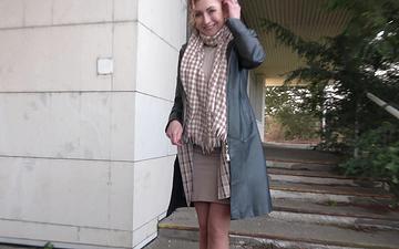 Télécharger Julia north est une pute des rues qui est prête pour les créampes !