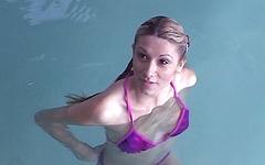 Jetzt beobachten - Crystal ray gets her ass pounded after a swim in the pool
