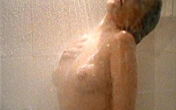Scaricamento Sesso sotto la doccia con nicole lace