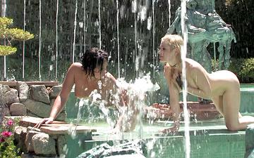 Télécharger Heather and tory in an outdoor foursome featuring anal sex and dp action