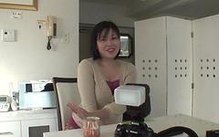 Rika Shibuki spritzt hart auf einen Stunt-Schwanz - movie 4 - 2