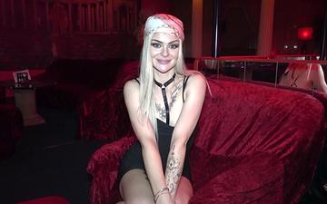 Télécharger Luisa star se fait crêper le chignon dans le club vip