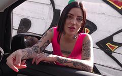 Ver ahora - Tadatma lust se agacha en el asiento trasero para echar un polvo rápido en la carretera