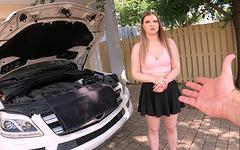 Harlow West versaut Daddys Auto, also tauscht sie ihre Muschi, um es reparieren zu lassen - movie 1 - 2