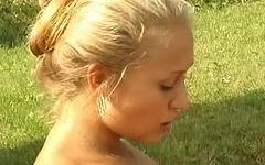 Capture d'écran de la vidéo pornographique Summer vacation - scene 2